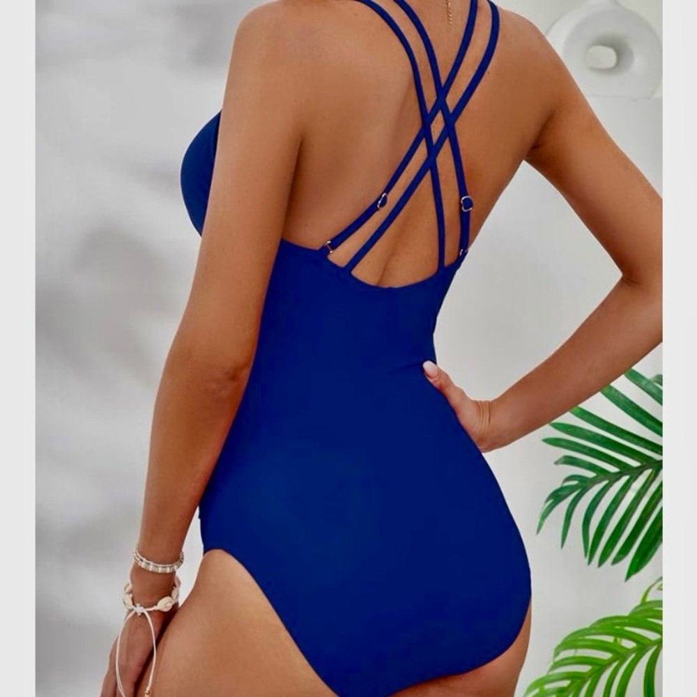 Classic Black One-Piece Swimsuit with Ruching and Adjustable Straps - Picture 2 of 4